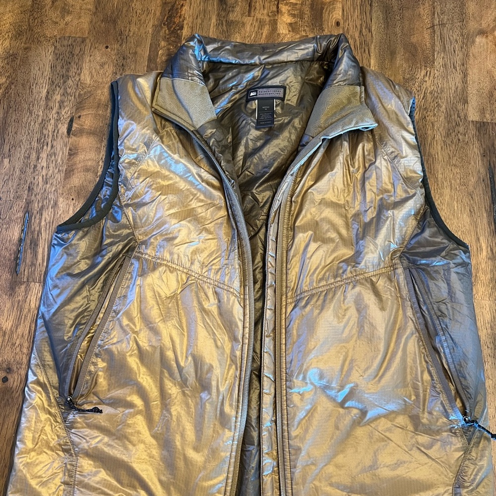 REI Mens Vest Medium brown‎ color camping gear